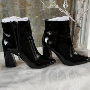 Like New Vince Camuto Thelmin Patent Leather Heel Booties
